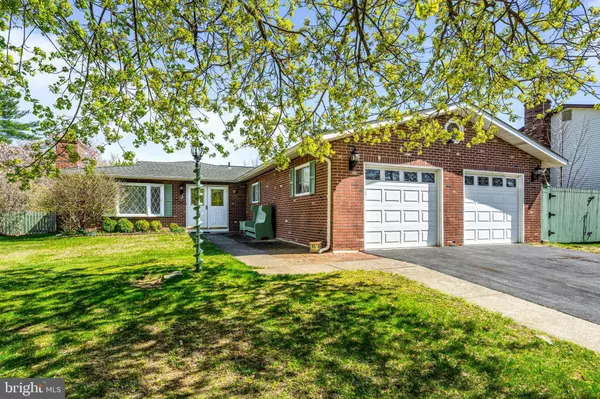 3 LANCASHIRE DR, Mount Holly, NJ 08060