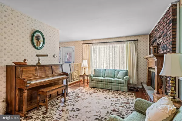 3 LANCASHIRE DR, Mount Holly, NJ 08060