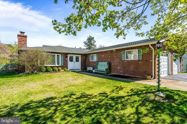 3 LANCASHIRE DR, Mount Holly, NJ 08060