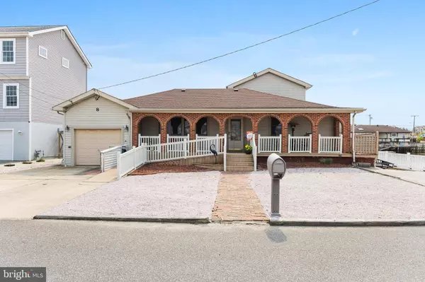 8 N CAPTAINS DR, Tuckerton, NJ 08087