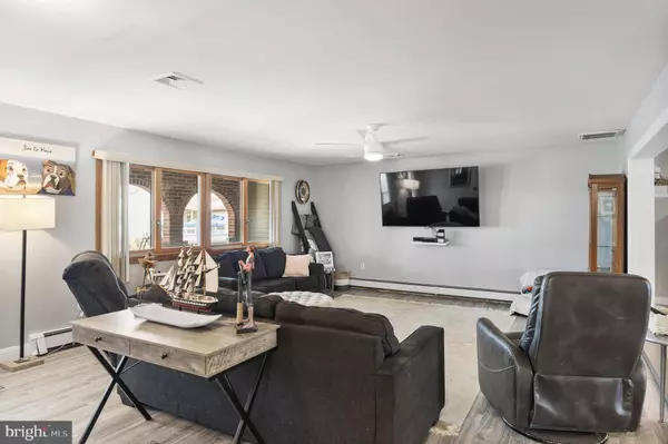 8 N CAPTAINS DR, Tuckerton, NJ 08087