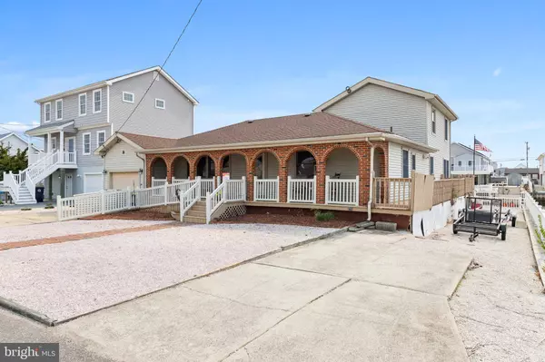 8 N CAPTAINS DR, Tuckerton, NJ 08087