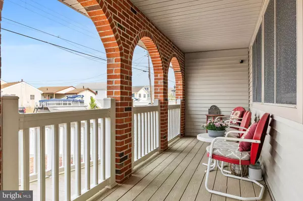 8 N CAPTAINS DR, Tuckerton, NJ 08087