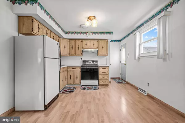 1321 STEWART AVE, Blackwood, NJ 08012