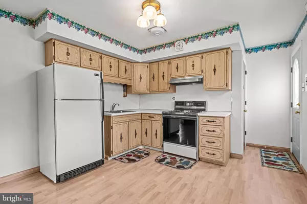 1321 STEWART AVE, Blackwood, NJ 08012