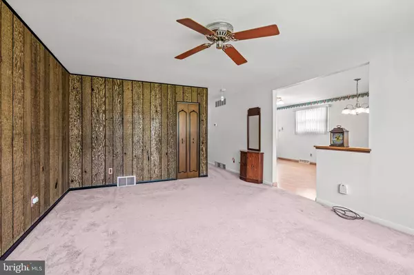 1321 STEWART AVE, Blackwood, NJ 08012