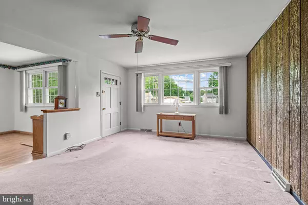 1321 STEWART AVE, Blackwood, NJ 08012