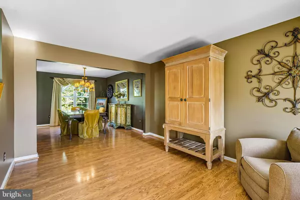 21 HILLSIDE LN, Mount Laurel, NJ 08054