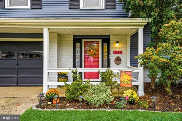 1519 LONGFELLOW DR, Cherry Hill, NJ 08003