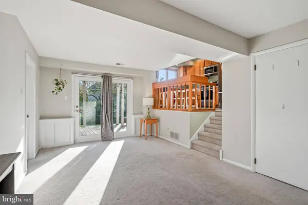 1519 LONGFELLOW DR, Cherry Hill, NJ 08003