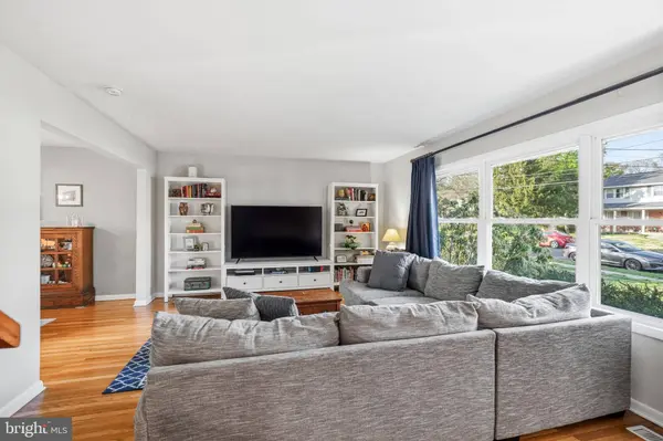 1519 LONGFELLOW DR, Cherry Hill, NJ 08003