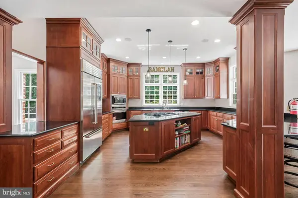 810 JOSHUA CT, Moorestown, NJ 08057