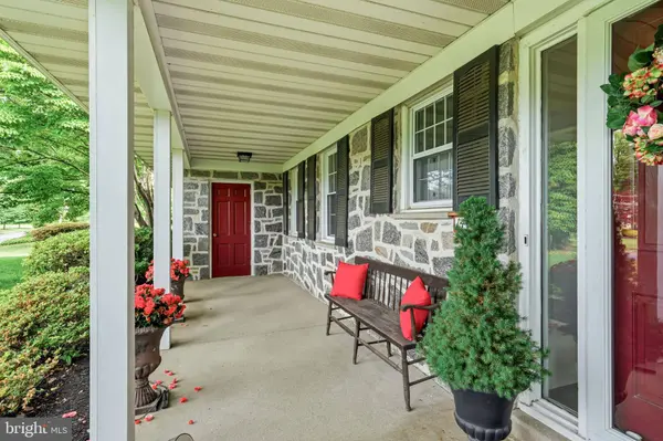 1445 GEORGIAN DR, Moorestown, NJ 08057