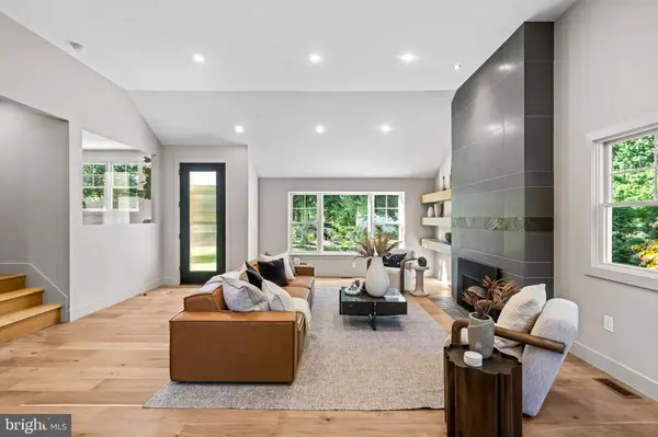 319 E CENTRAL AVE, Moorestown, NJ 08057