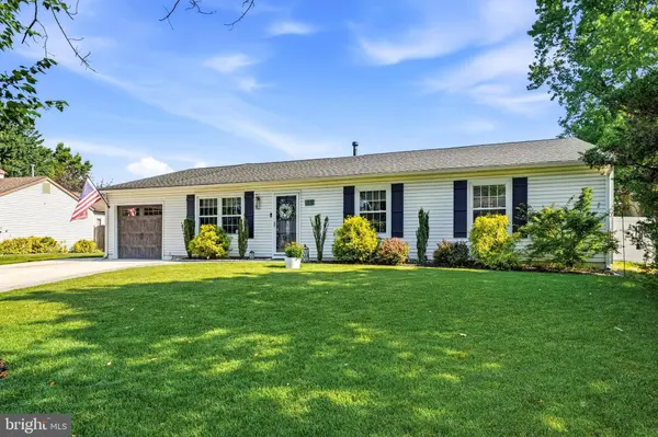 15 GRAYBURN DR, Marlton, NJ 08053