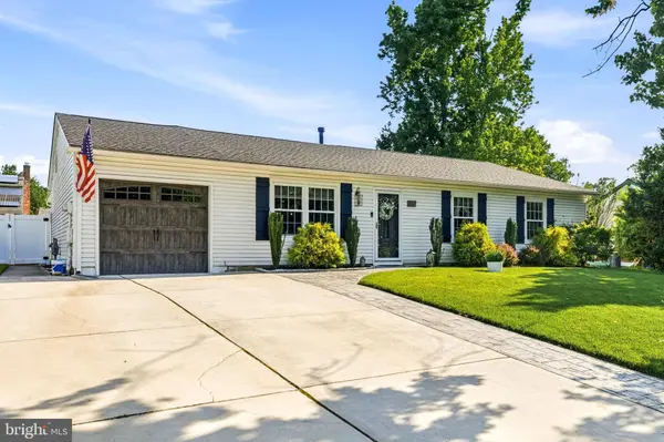 15 GRAYBURN DR, Marlton, NJ 08053