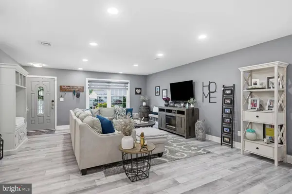 15 GRAYBURN DR, Marlton, NJ 08053