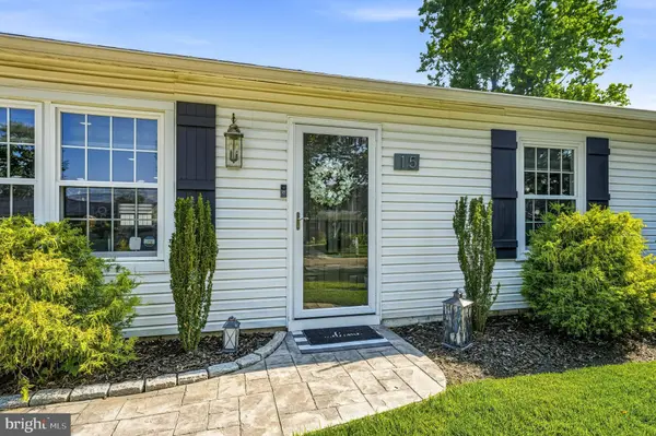 15 GRAYBURN DR, Marlton, NJ 08053