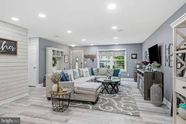 15 GRAYBURN DR, Marlton, NJ 08053