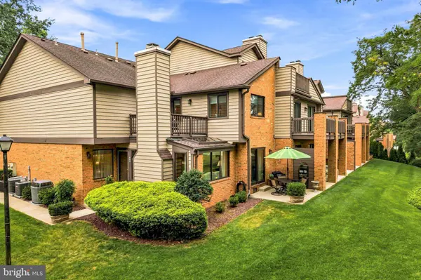 908 AUGUSTA CIR, Mt Laurel, NJ 08054