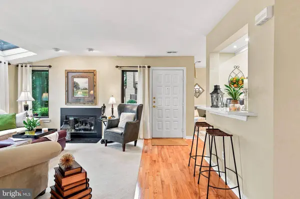 908 AUGUSTA CIR, Mt Laurel, NJ 08054