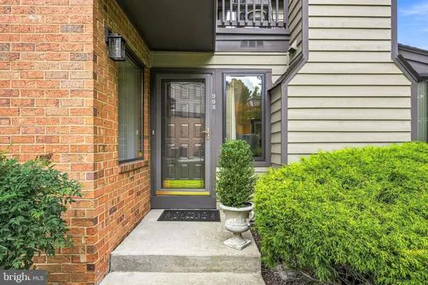 908 AUGUSTA CIR, Mt Laurel, NJ 08054