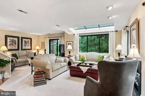 908 AUGUSTA CIR, Mt Laurel, NJ 08054