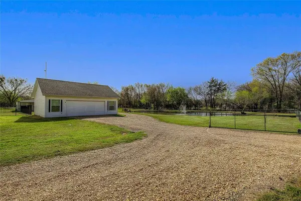 6481 Brookfield Drive, Quinlan, TX 75474