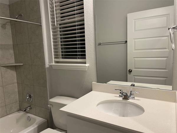 316 McLintock RD, Jarrell, TX 76537
