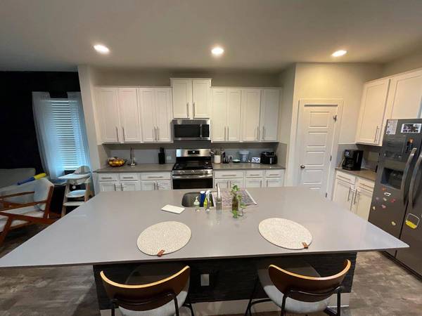 624 Golden Glory RD, Leander, TX 78641