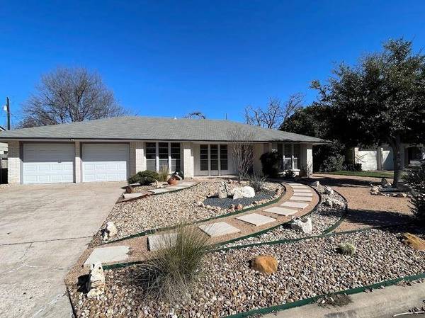 2206 Kenbridge DR, Austin, TX 78757