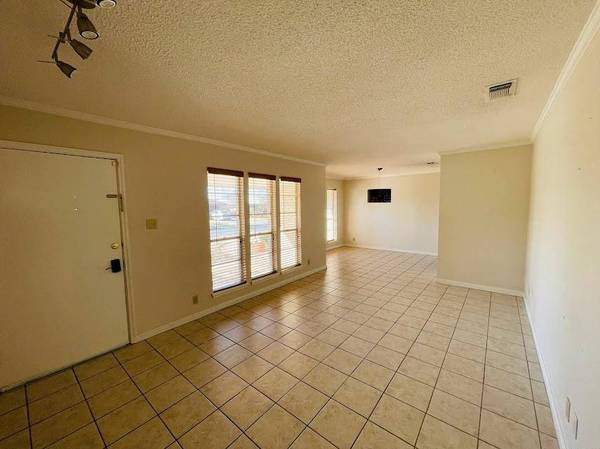 2206 Kenbridge DR, Austin, TX 78757