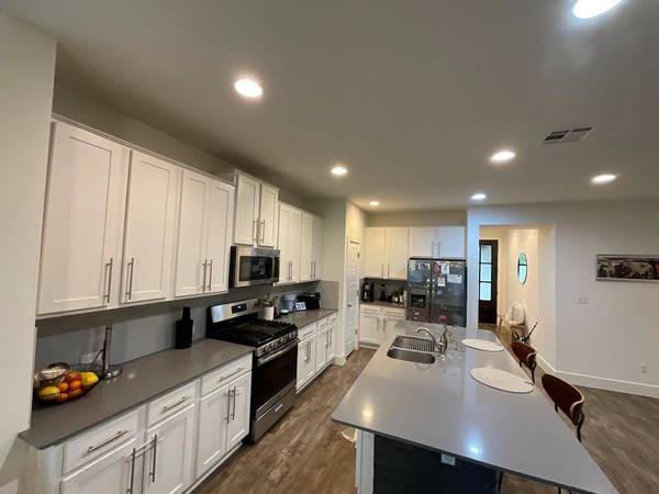 624 Golden Glory RD, Leander, TX 78641