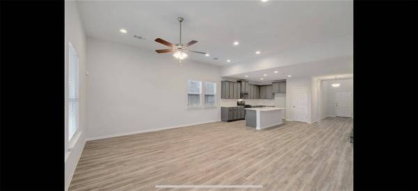 100 Petersburg ST, Leander, TX 78641