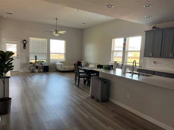 100 Petersburg ST, Leander, TX 78641
