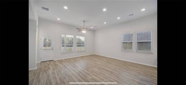 100 Petersburg ST, Leander, TX 78641