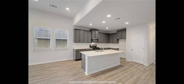 100 Petersburg ST, Leander, TX 78641