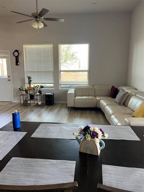 100 Petersburg ST, Leander, TX 78641