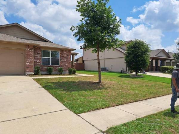 307 Camellia DR, Hutto, TX 78634