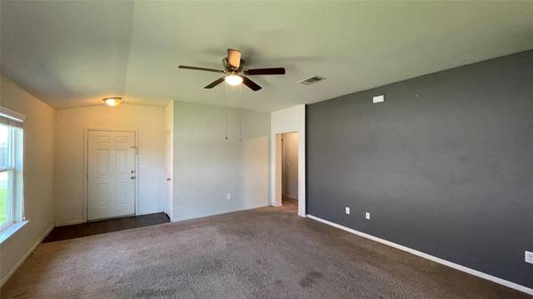 307 Camellia DR, Hutto, TX 78634