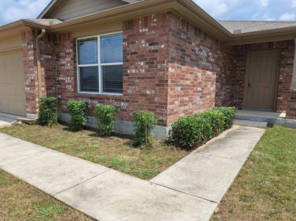 307 Camellia DR, Hutto, TX 78634