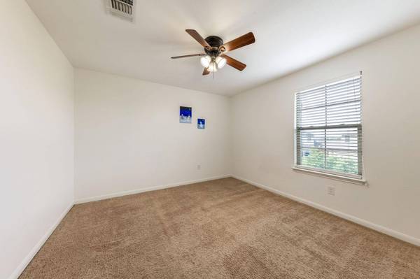 925 Woodduck TRL, Leander, TX 78641