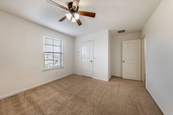 925 Woodduck TRL, Leander, TX 78641
