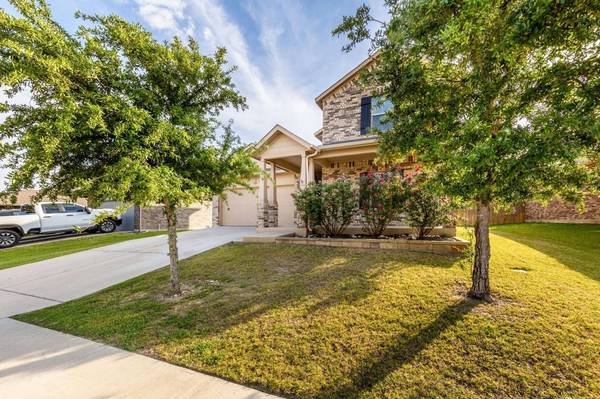 925 Woodduck TRL, Leander, TX 78641