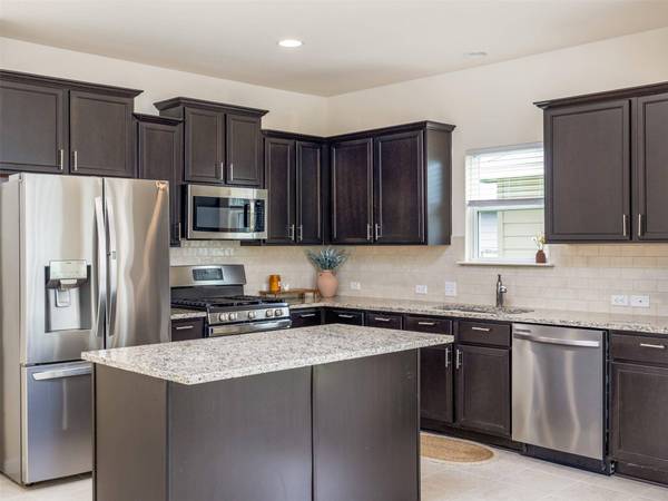 203 Combe DR, Hutto, TX 78634