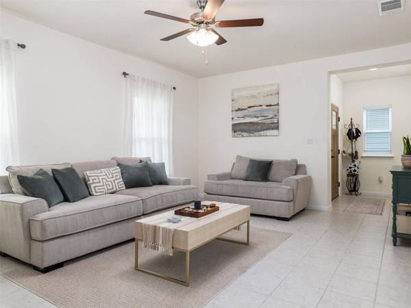203 Combe DR, Hutto, TX 78634