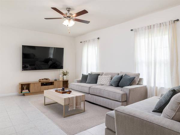 203 Combe DR, Hutto, TX 78634