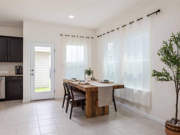 203 Combe DR, Hutto, TX 78634