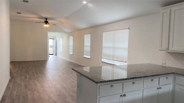 128 Riverhill DR, Georgetown, TX 78628