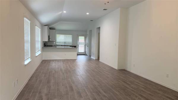 128 Riverhill DR, Georgetown, TX 78628